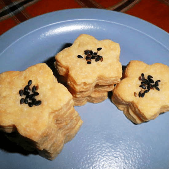 Luscious Lemon cookies on a blue plate