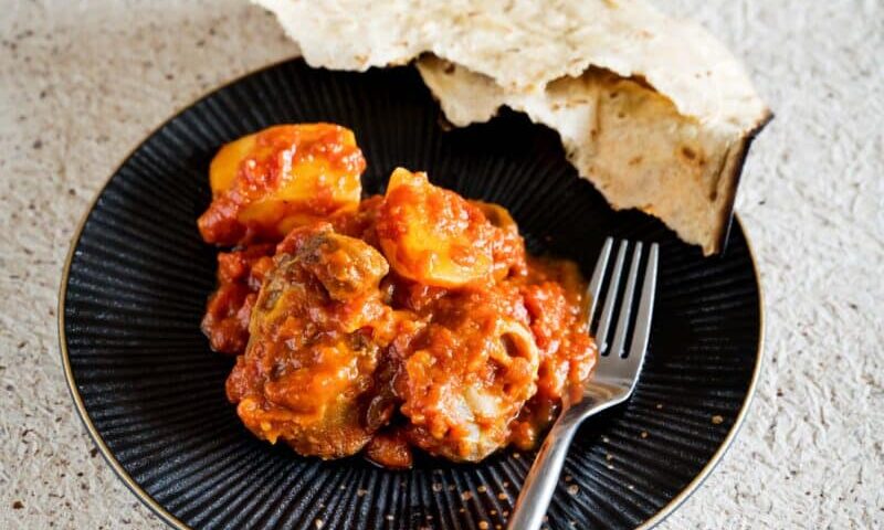 Tamota Ma Gos (Parsi Tomato and Meat Stew)